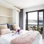 Home2book Sea Front Vista Marina, Cristianos 아로나